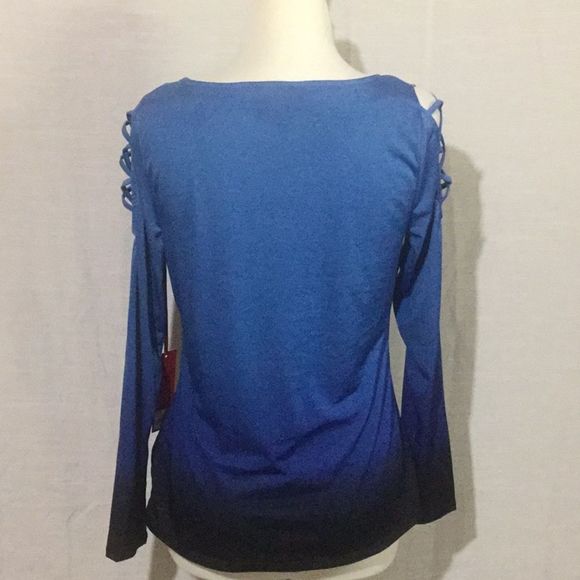 Jennifer López Long Sleeve Open Shoulder Top - Picture 4 of 6